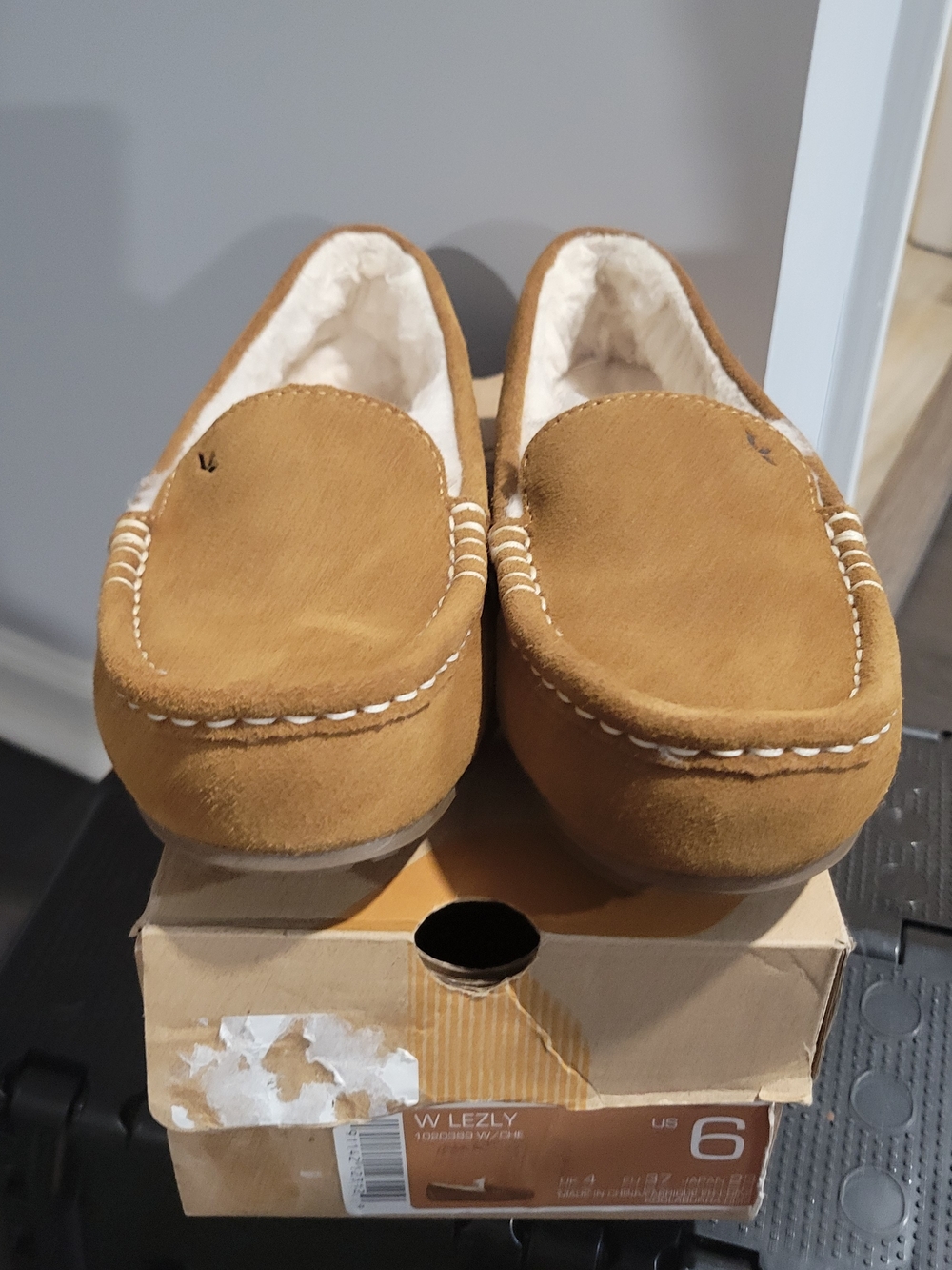 Koolaburra by UGG Lezly Women's Slippers in the color Chestnut Sz. 6 NIB